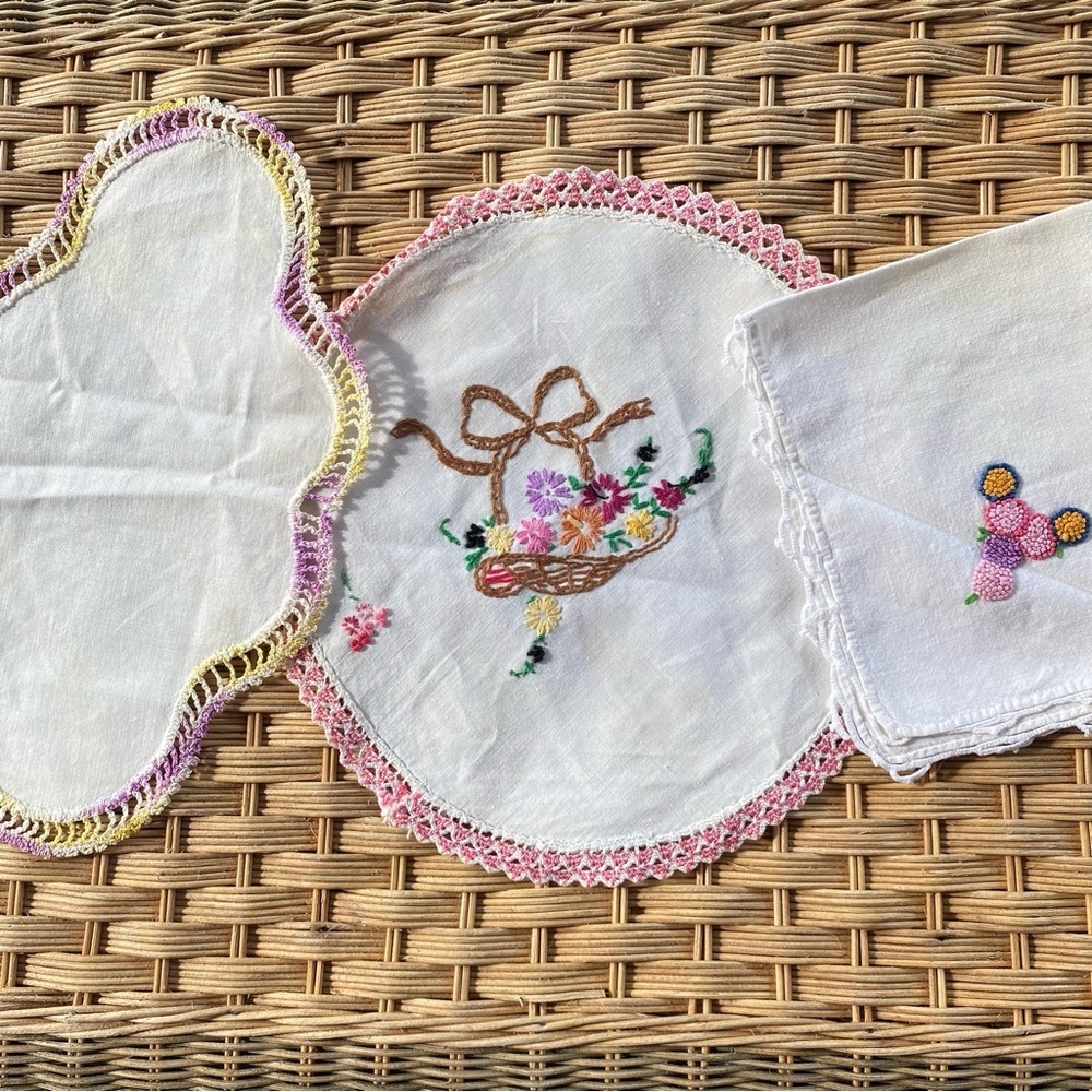 3 Vtg Hand‎ Embroidered Crochet Table Runner Oval Dresser Scarf Doily Wedding
